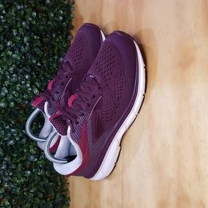 maroon brooks shoes